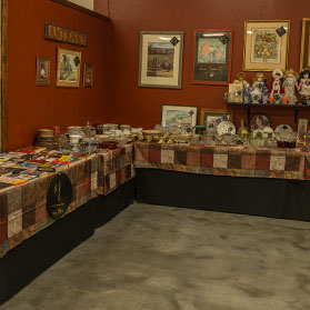 Von Vintage Antiques in the Blue Building At Walnut Creek Amish Fleamarket in Ohio