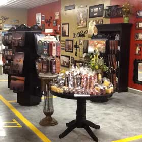 P. Graham Dunn has inspirational gift items, pictures, plaques, home accessories