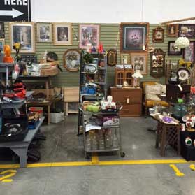 Richards Antiques at the Walnut Creek Amish Fleamarket in Ohio